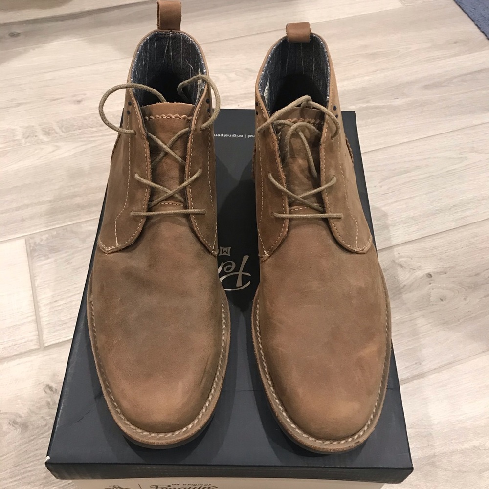 Penguin leather boot with contrast stitching